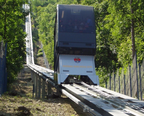 Deva 01 Kabine Tag e1551713349143 495x400 - Inclined Elevator Dombergbahn Freising, DE
