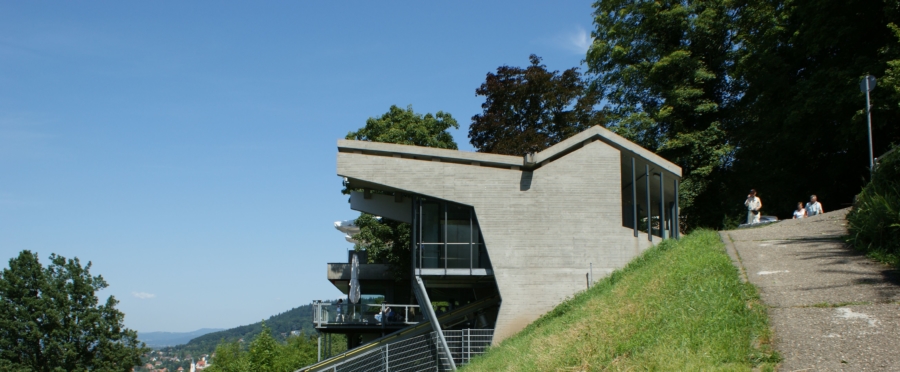 Freiburg 06 Bergstation 1 900x372 - Schlossbergbahn, Freiburg, DE