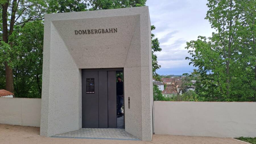 Freising 03 Bergstation 900x506 - Schrägaufzug Domberg, Freising, DE