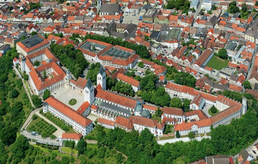 Freising 04 Luftbild Domberg 900x574 - Schrägaufzug Domberg, Freising, DE