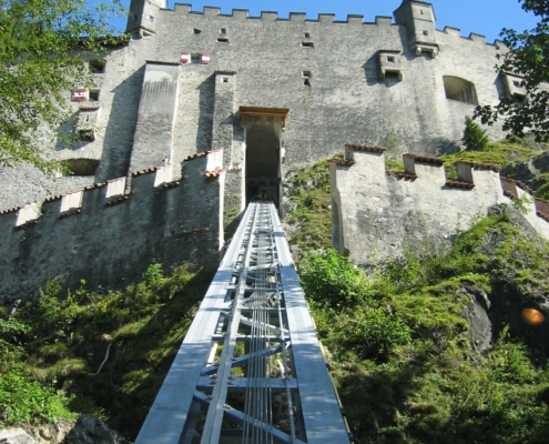 Hohenwerfen 05 Bergeinfahrt 495x400 - Inclined Elevator Dombergbahn Freising, DE
