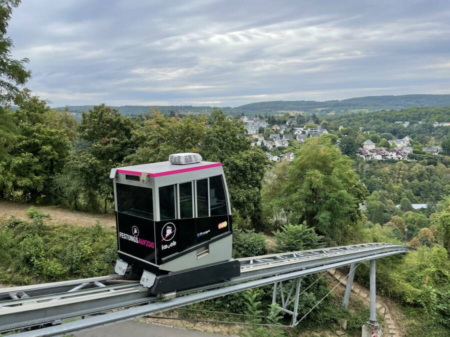 Koblenz 06 Berg Einfahrt 900x675 - Festungsaufzug Ehrenbreitstein, Koblenz, DE