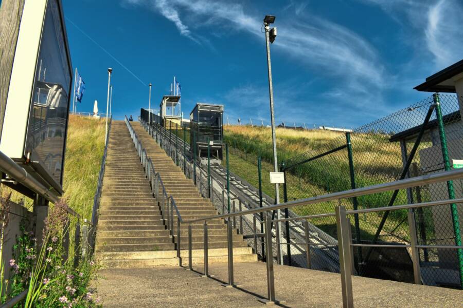 Monberg 02 Talstation 1 900x600 - Schrägaufzug Monberg, Stadt Monheim am Rhein, DE