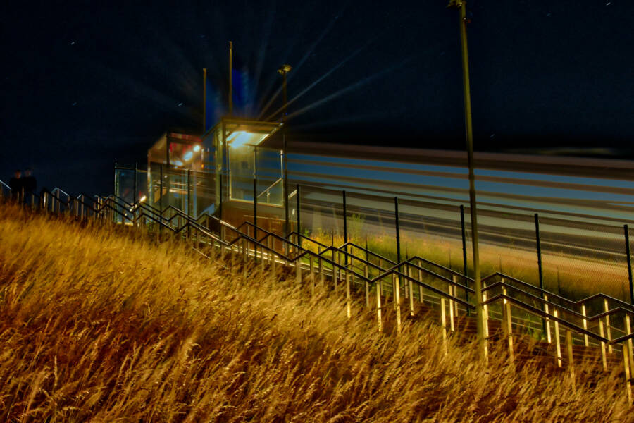 Monberg 07 Bergstation Nacht 1 900x600 - Schrägaufzug Monberg, Stadt Monheim am Rhein, DE
