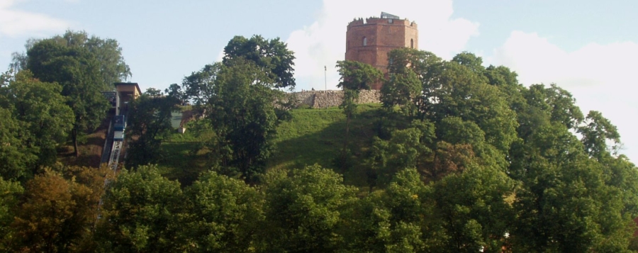 Vilnius 00 900x357 - Burg von Gediminas, Vilnius, LT