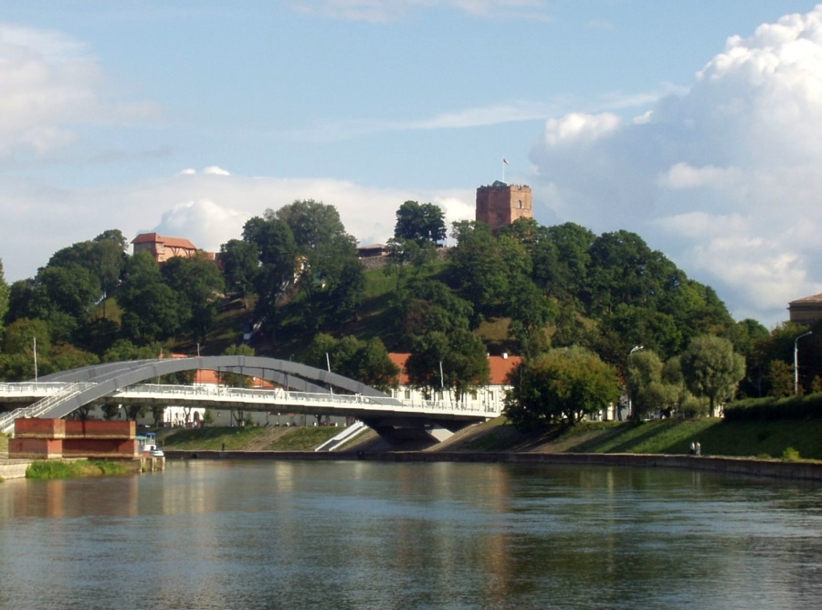 Vilnius 02 Burgansicht 900x668 - Castle Gedeminas, Vilnius, LT